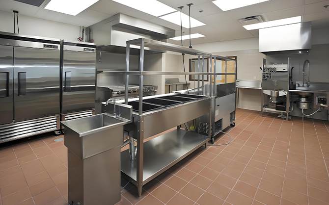 商用冰柜的維護與保養:確保食品安全的冷藏解決方案